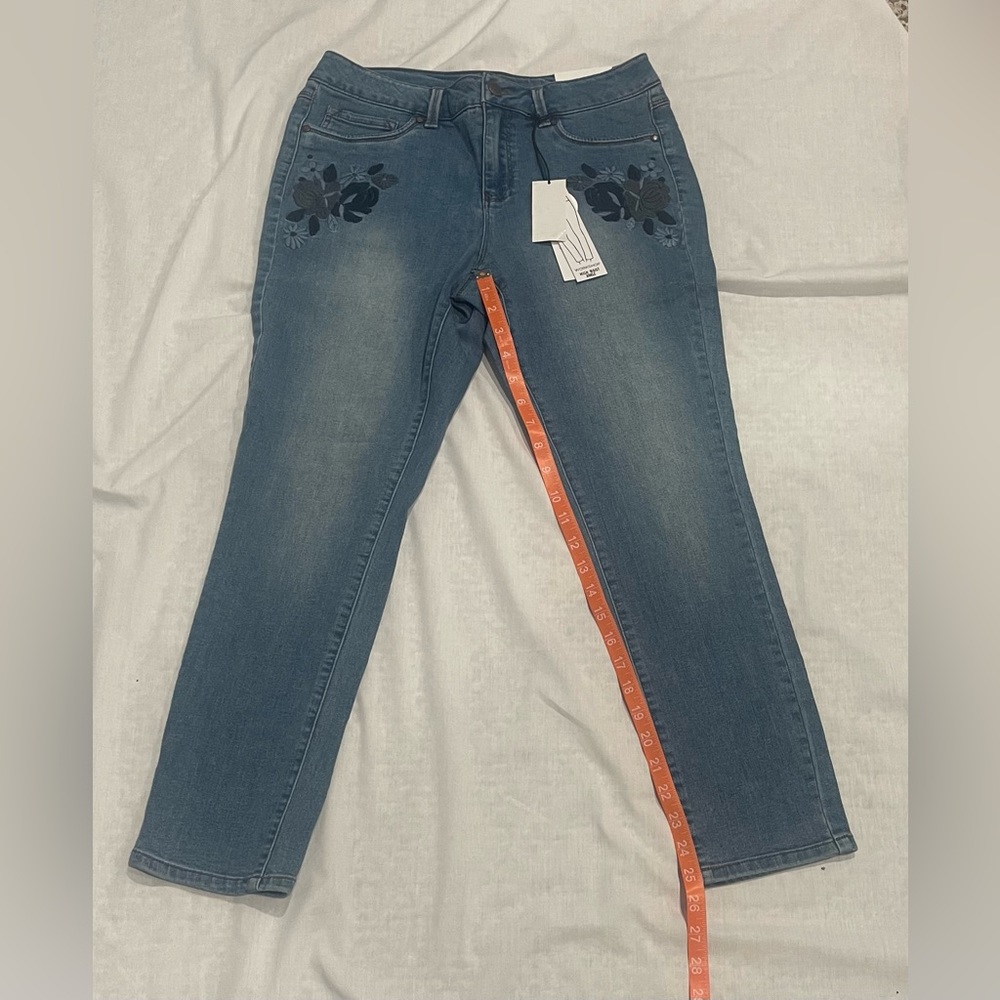 Women’s Workshop Republic Clothing Embroidered Jeans Size 4 NWT - Picture 8 of 10